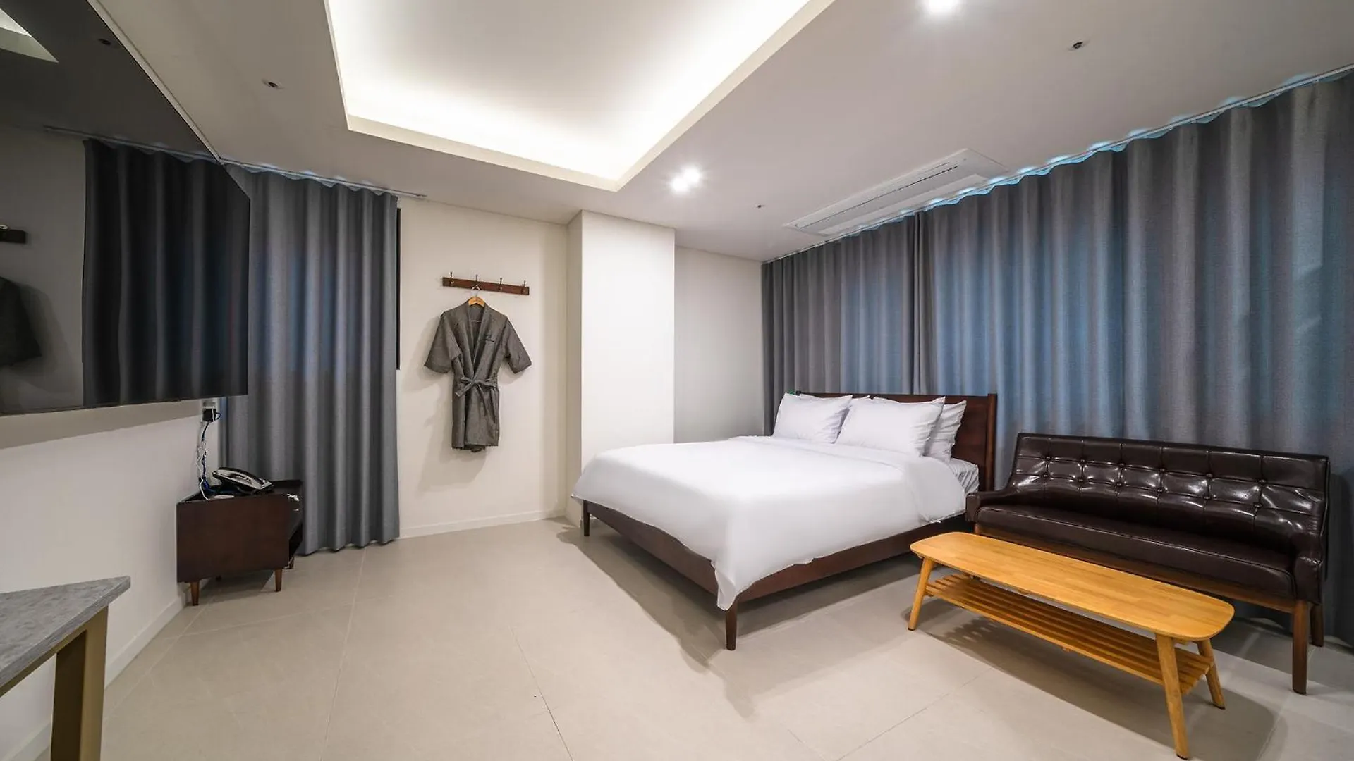Bluebird Hotel Incheon 3*,