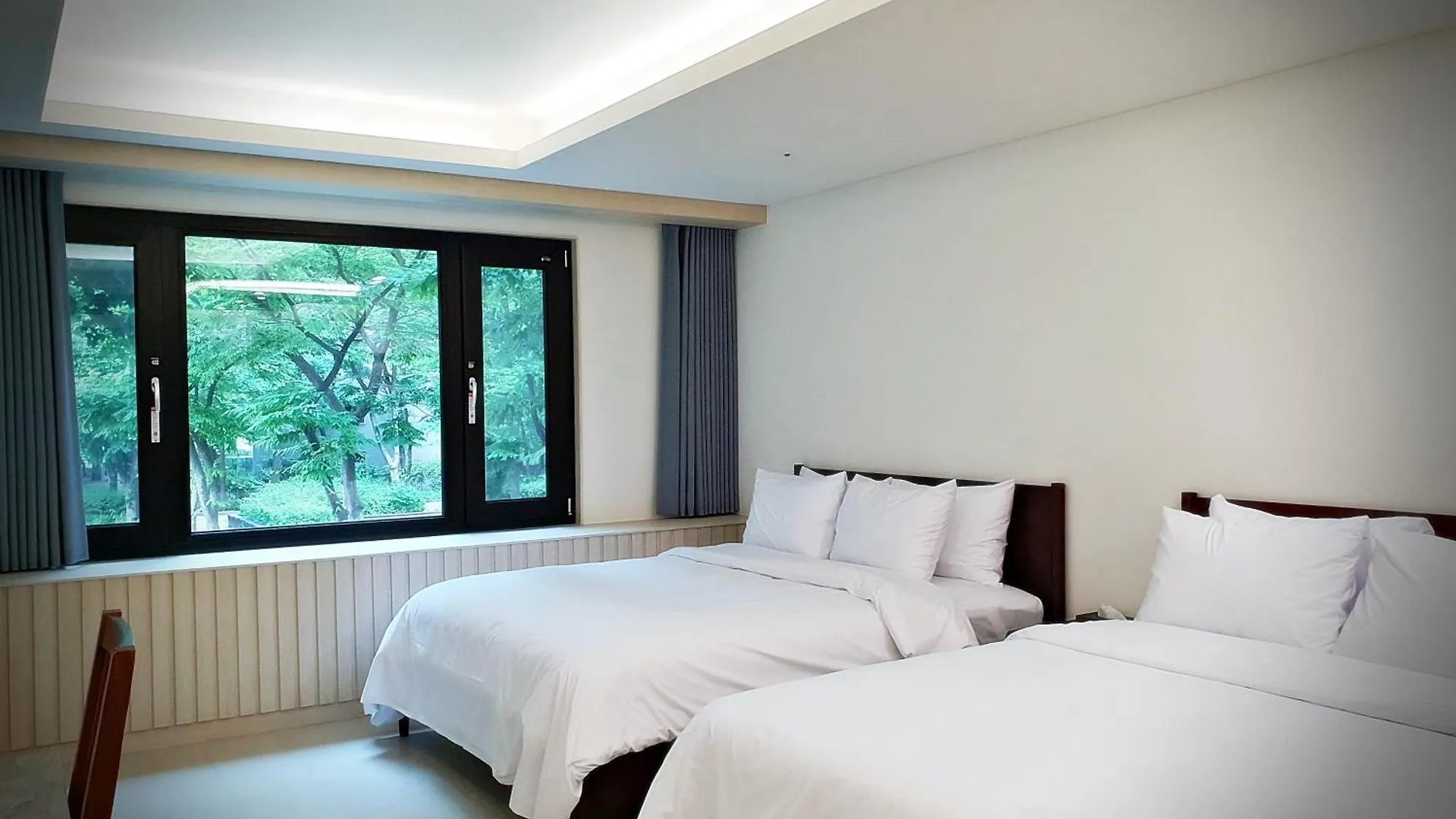 Bluebird Hotel Incheon 3*,