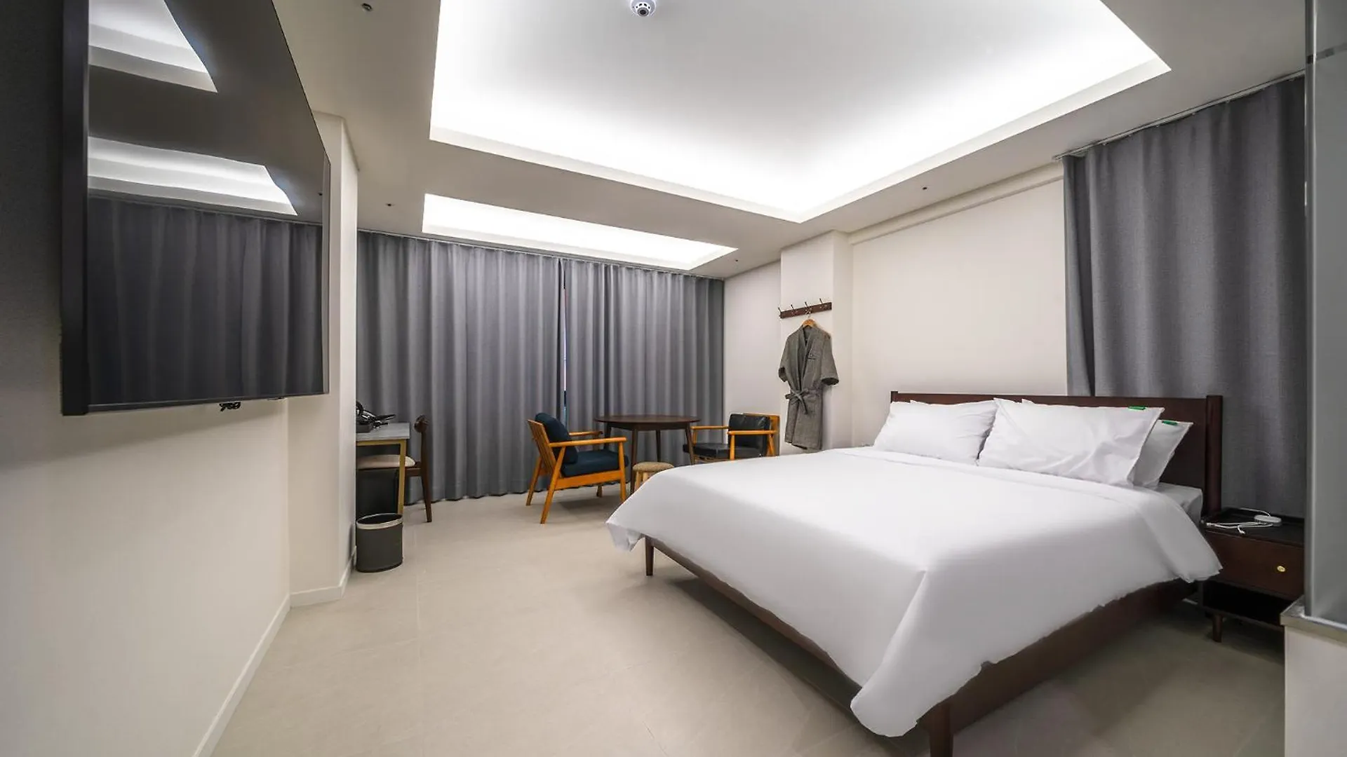 Bluebird Hotel Incheon 3*,