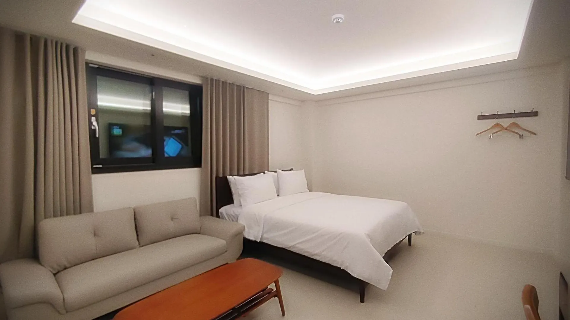Bluebird Hotel Incheon 3*,